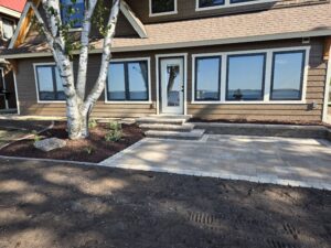 Back of lake home paver patio and flagstone walkway