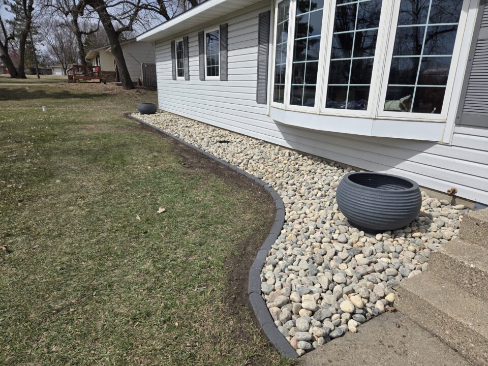 Front-of-House-Landscaping-with-Edging-scaled
